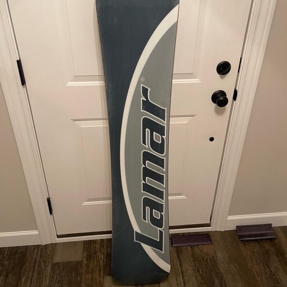 Mens 154 Lamar chambered snowboard. - Picture 2 of 3